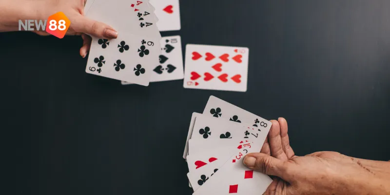 Sự hấp dẫn của poker stud 5 lá nằm ở chiến thuật và khả năng phán đoán đối thủ.